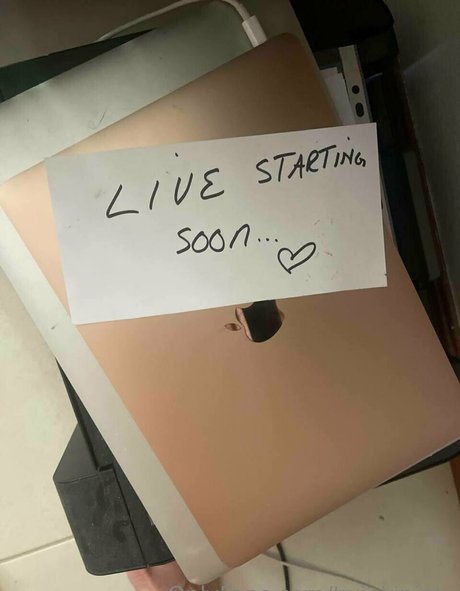 母乳オンリーファン ホットセクシー 画像