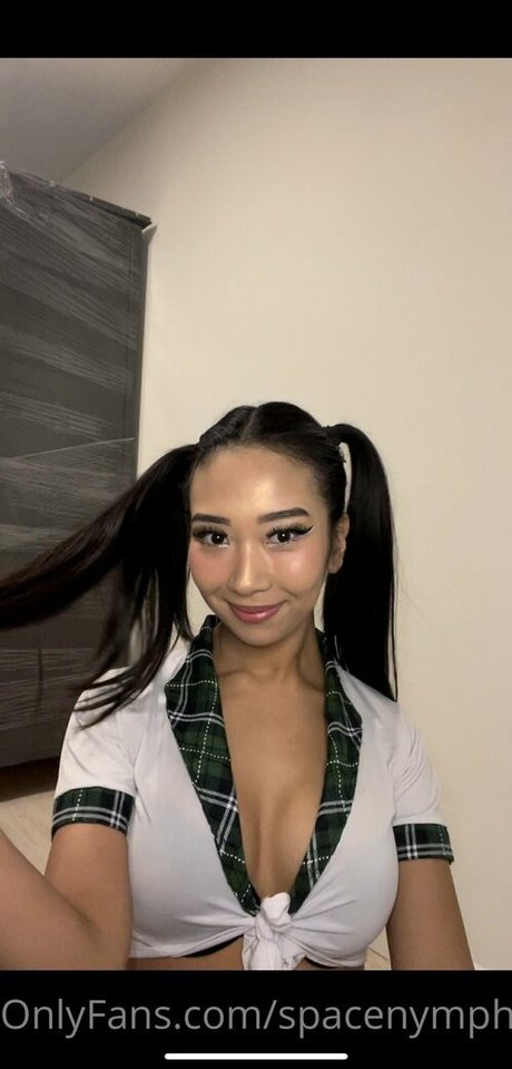 美しいロシアのOnlyFans 無料セクシー 画像