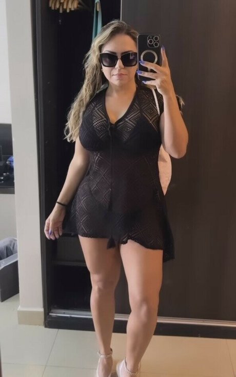 Tati Cariani ヌードスター 画像