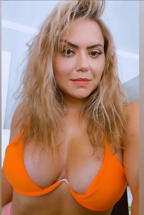 Tati Cariani XXXモデル 画像