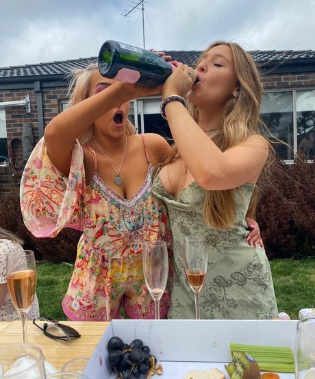 Alanna Pow セックススター 画像