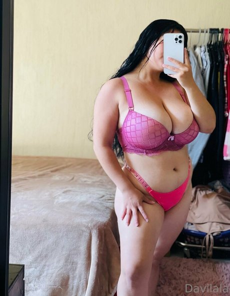 Paulina Davila top profile image