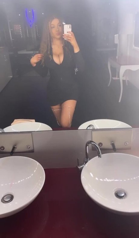 そばかすOnlyFans 無料ヌード 画像