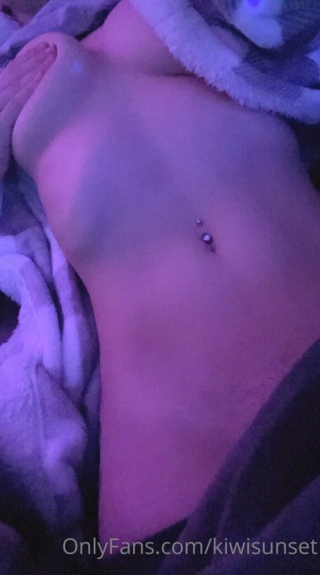 kiwisunset ポルノスター ヌード ギャラリー