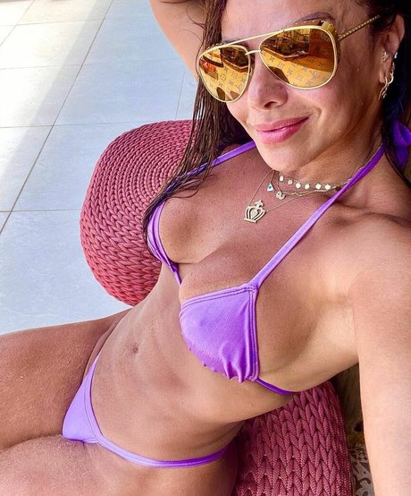 ゲイランジェリーOnlyFans アートポルノ ギャラリー