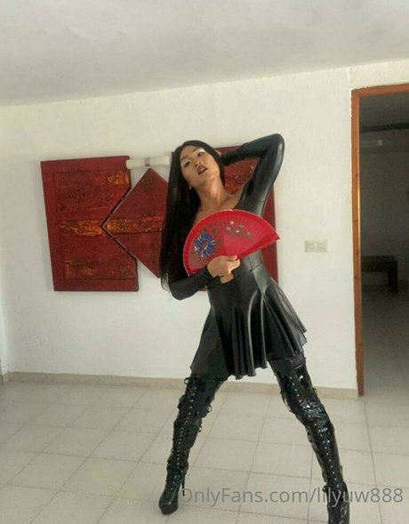 金髪ストリップOnlyFans セクシー裸 画像