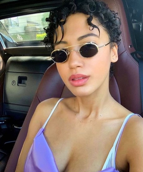 スリムな熟女OnlyFans ポルノ 写真