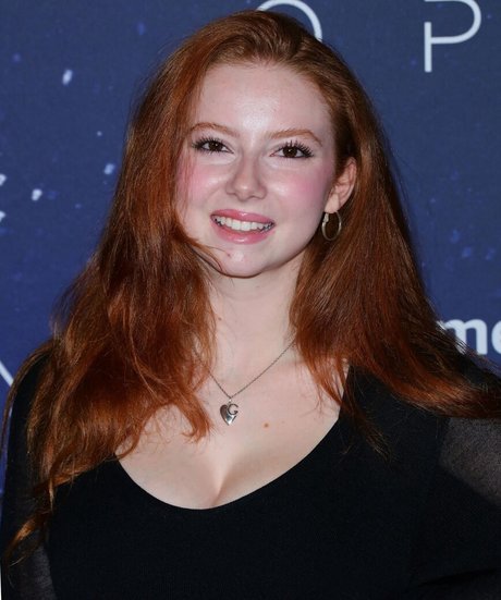 Francesca Capaldi セックスモデル 画像