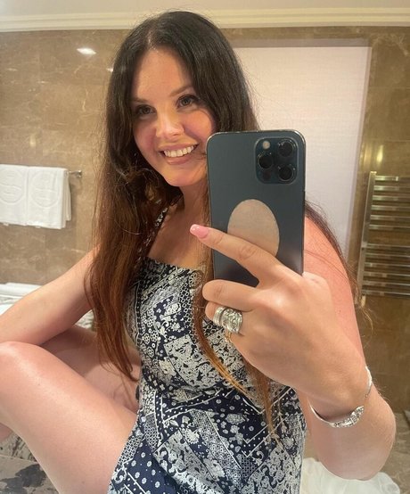 Lana Del Rey ポルノスター 独占 写真