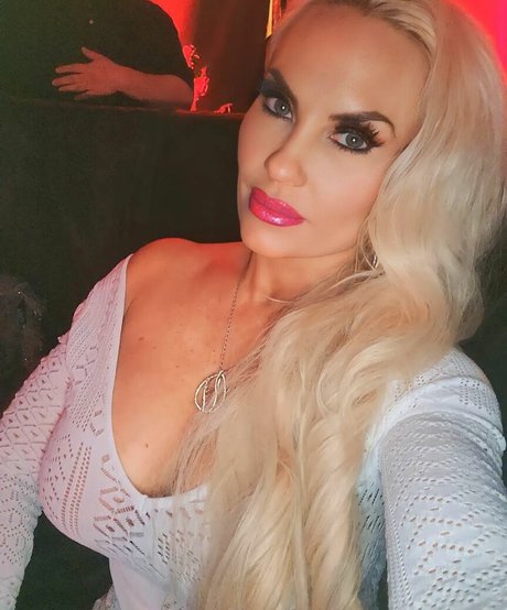 Nicole Coco Austin ヌードモデル 画像
