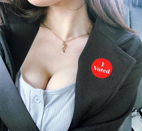 auroraiskira 美しい女優 画像