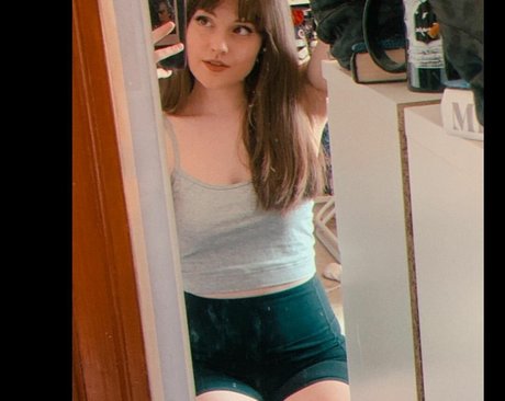 auroraiskira アダルト女優 写真