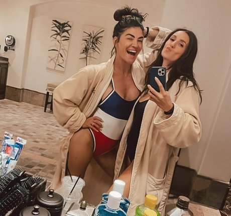 Nina Dobrev 高品質のスター ギャラリー