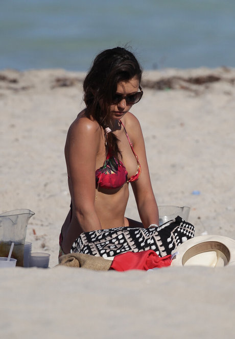 Nina Dobrev 最高のモデル 写真