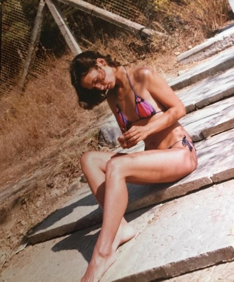 Nina Dobrev 完璧なポルノスター 写真