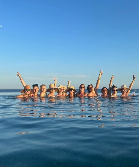 Nina Dobrev 素敵なモデル 写真