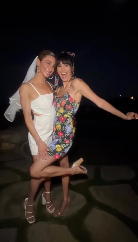 ビキニストリップOnlyFans 裸 写真