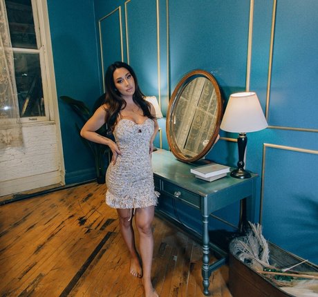 イタリア人熟女OnlyFans トップ 写真