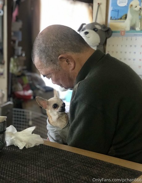 アジア人のタトゥー OnlyFans エロチック 画像