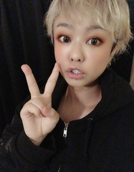 母乳オンリーファン ホット裸 ギャラリー