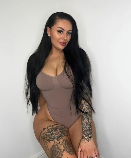 Beckie Holloway 美しいスター ギャラリー