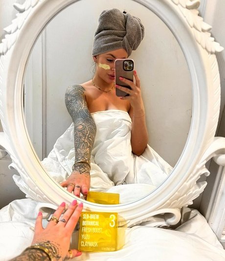 Beckie Holloway 完璧なモデル 写真