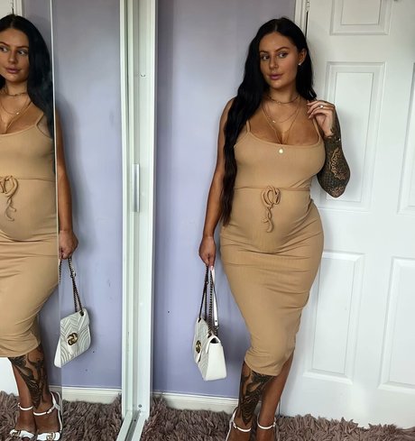 Beckie Holloway エロティックモデル 画像