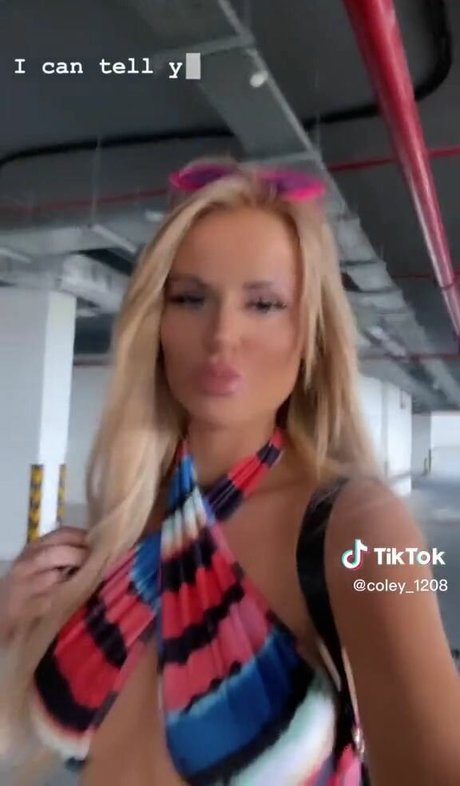 Nicole Farrell 高品質スター 画像