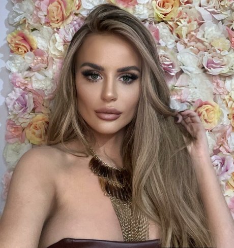 Nicole Farrell 無料モデル 写真