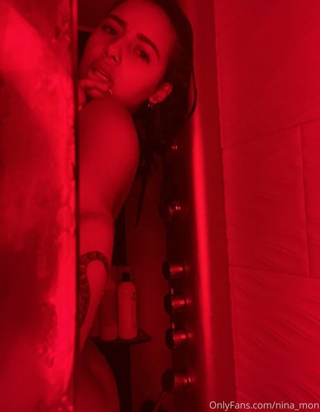 Nina Mon 最高のモデル 写真