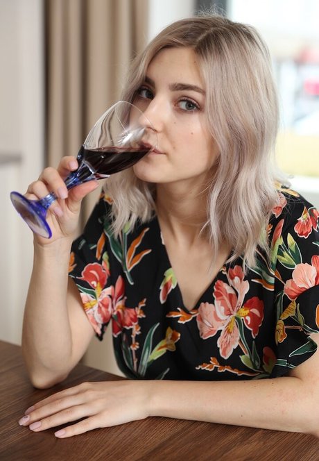 Eva Elfie 素敵なスター アーカイブ