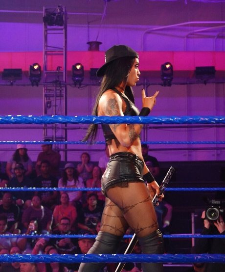 小柄なBBC OnlyFans ポルノ ギャラリー