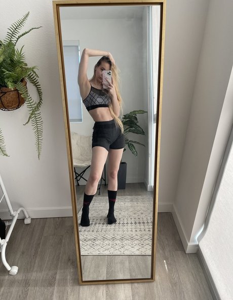 Fasffy 美しいモデル 写真