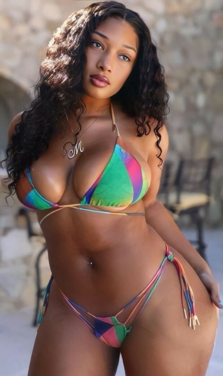 曲線美の熟女OnlyFans アート裸 ギャラリー