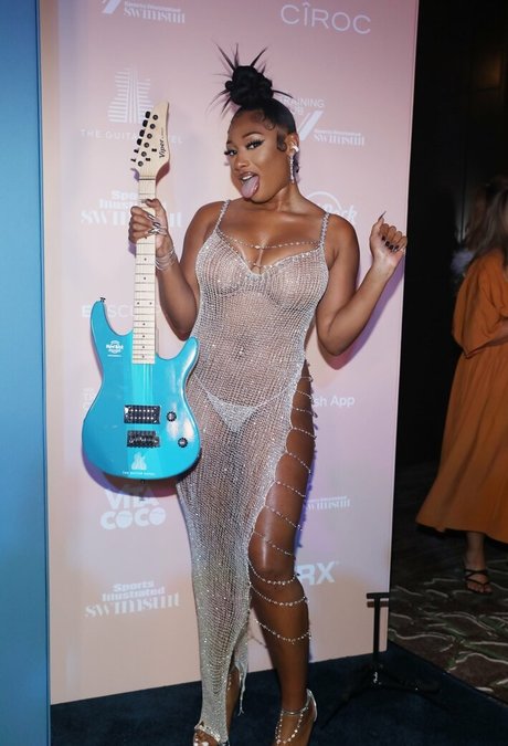 ブロンドヨガOnlyFans 裸 ギャラリー