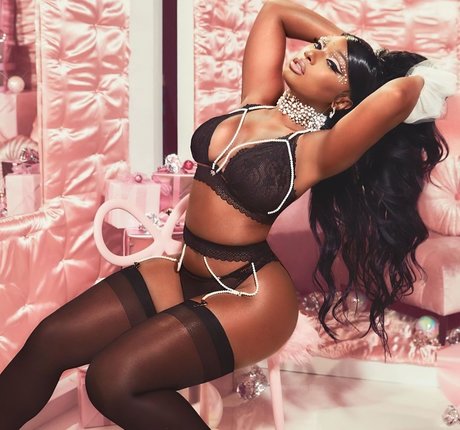 コメディアンのOnlyFans ホット 画像