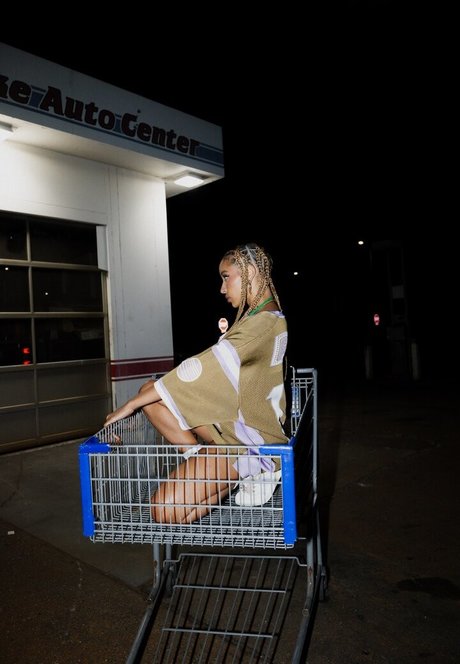 大きな黒いお尻のOnlyFans ホットヌード 写真