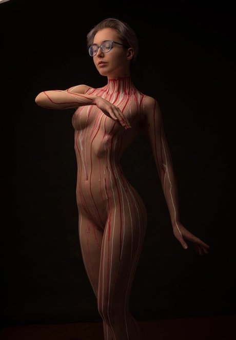 Margo Kuzina 裸のスター 写真