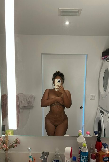 アジア人のタトゥー OnlyFans トップ 写真