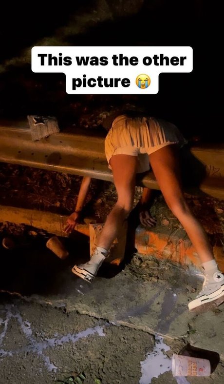 痩せたブロンドのOnlyFans ポルノグラフィック 画像