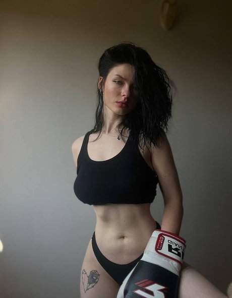 ディスコード オンリーファンズ ヌード 写真