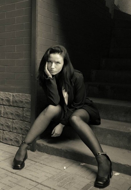 フィンドムオンリーファンズ ホットヌード 写真