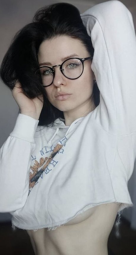 曲線美の裸OnlyFans エロチック 画像