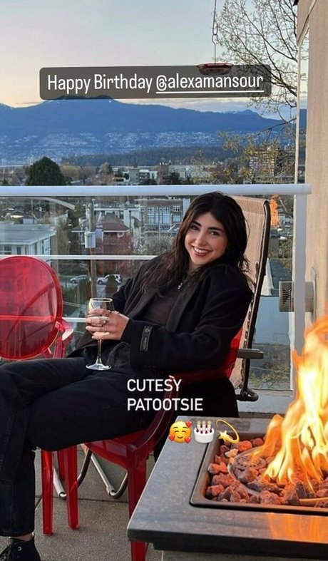 Alexa Mansour ポルノモデル アーカイブ