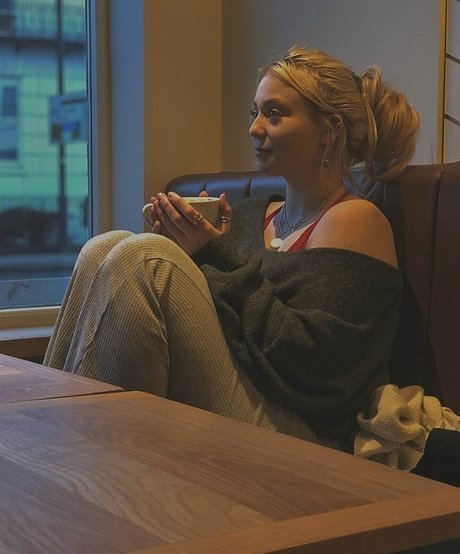 Isabella Dorta ポルノスター セックス 画像