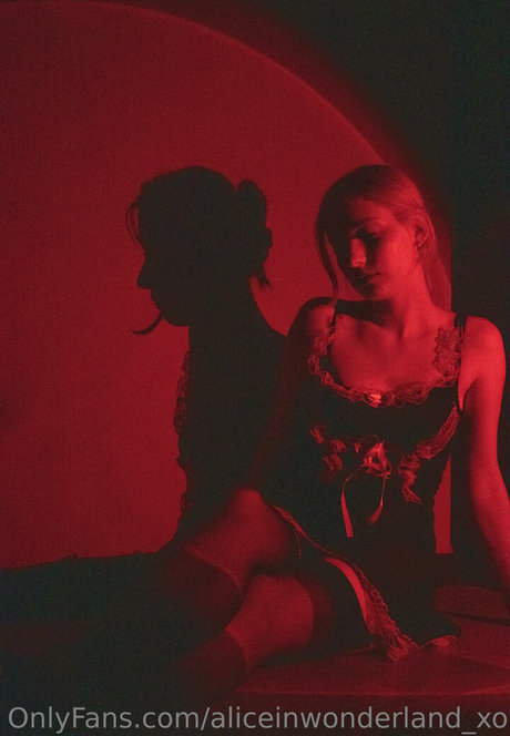 aliceinwonderland xo ポルノスター 写真