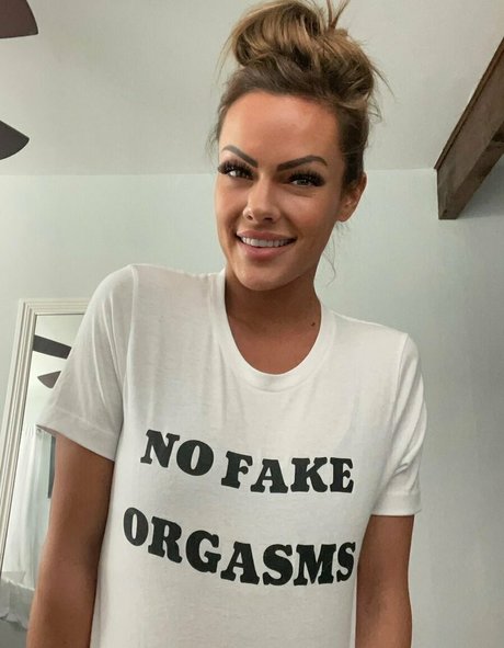 milanariccifree エロティックなモデル 写真