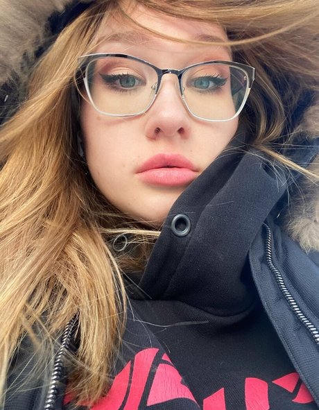 18歳のOnlyFans 無料ポルノ 画像