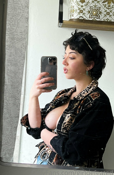 girldefeated ヌード女優 ギャラリー