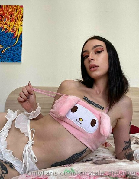 エモオンリーファン ヌード 写真